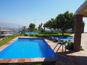 Bazén v ubytovaní Nerja Paradise Rentals - Villa Los Girasoles alebo v jeho blízkosti