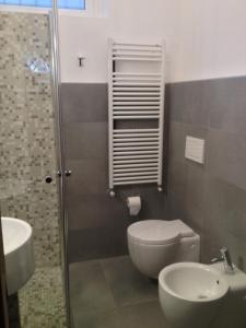 a bathroom with a toilet and a sink and a shower at Il Conventino delle Cinque Terre - Sea View - AC&WiFi - Vernazzarentals in Vernazza