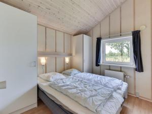 Postel nebo postele na pokoji v ubytování Holiday Home Findus - 1-2km to the inlet in Western Jutland by Interhome