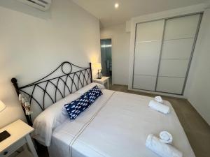 Postel nebo postele na pokoji v ubytování Nerja Paradise Rentals - Morasol Apt 7