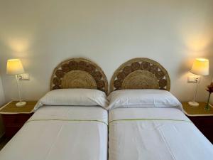 Postel nebo postele na pokoji v ubytování Nerja Paradise Rentals - Morasol Apt 7