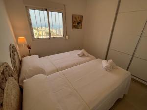 Postel nebo postele na pokoji v ubytování Nerja Paradise Rentals - Morasol Apt 7