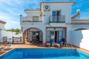 Bazén v ubytování Nerja Paradise Rentals - Villa Las Palomas nebo v jeho okolí