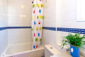 Koupelna v ubytování Nerja Paradise Rentals - Villa Las Palomas