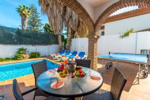 Bazén v ubytování Nerja Paradise Rentals - Villa Las Palomas nebo v jeho okolí