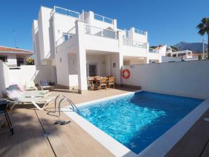Bazén v ubytování Nerja Paradise Rentals - Villa Bonilla nebo v jeho okolí