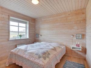 Postel nebo postele na pokoji v ubytování Holiday Home Kristin - 800m to the inlet in Western Jutland by Interhome