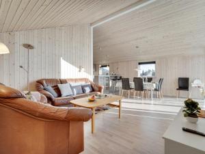 Posezení v ubytování Holiday Home Clement - 500m to the inlet in Western Jutland by Interhome