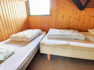 Postel nebo postele na pokoji v ubytování Holiday Home Ingwin - 250m to the inlet in Western Jutland by Interhome