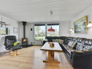Posezení v ubytování Holiday Home Gudrund - 800m to the inlet by Interhome