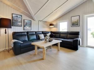 Posezení v ubytování Holiday Home Sirka - 200m from the sea by Interhome
