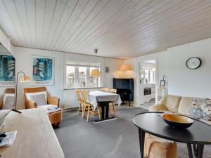 een woonkamer met een bank en een tafel bij Holiday Home Fransiska - from the sea in Western Jutland by Interhome in Ulfborg