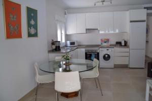 Kuchyňa alebo kuchynka v ubytovaní Nerja Paradise Rentals - Villa Valeria