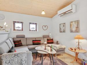 Posezení v ubytování Holiday Home Rika - 525m to the inlet by Interhome