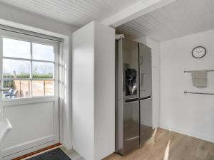 cocina con nevera y ventana en Apartment Thessa - 900m from the sea in SE Jutland by Interhome, en Juelsminde
