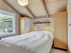 Postel nebo postele na pokoji v ubytování Holiday Home Withi - 400m from the sea in SE Jutland by Interhome