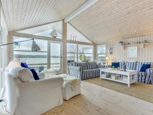 Posezení v ubytování Holiday Home Tini - 50m to the inlet by Interhome