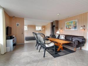 Et opholdsområde på Holiday Home Fredericke - 200m to the inlet in The Liim Fiord by Interhome