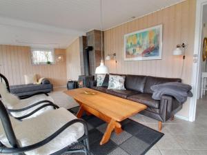 Et opholdsområde på Holiday Home Fredericke - 200m to the inlet in The Liim Fiord by Interhome