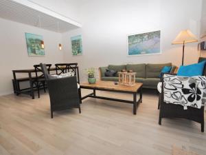 Khu vực ghế ngồi tại Apartment Ingeborre - 100m to the inlet by Interhome