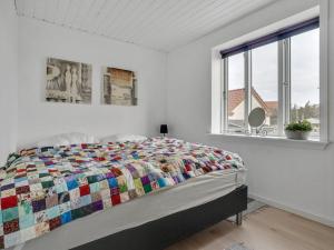 Postel nebo postele na pokoji v ubytování Holiday Home Thilla - 100m from the sea in NW Jutland by Interhome