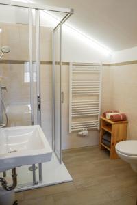 Koupelna v ubytování Haus am Wald