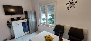 Kuchyňa alebo kuchynka v ubytovaní Apartman Perunika