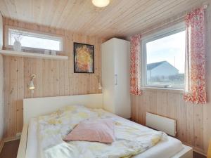 Postel nebo postele na pokoji v ubytování Holiday Home Tecumseh - 150m from the sea by Interhome