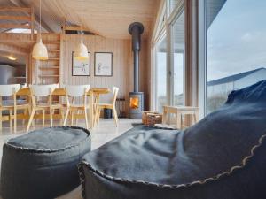 Posezení v ubytování Holiday Home Tecumseh - 150m from the sea by Interhome