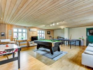 Biliár nebo kulečník v ubytování Holiday Home Sophia - 8km from the sea by Interhome