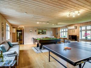 Stolní tenis v ubytování Holiday Home Sophia - 8km from the sea by Interhome nebo okolí