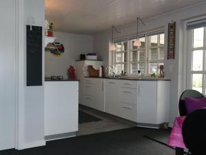 Kuchyň nebo kuchyňský kout v ubytování Holiday Home Assarina - 300m to the inlet in The Liim Fiord by Interhome