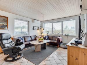 Posezení v ubytování Holiday Home Madsen - 500m from the sea by Interhome
