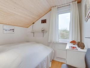 Postel nebo postele na pokoji v ubytování Holiday Home Madsen - 500m from the sea by Interhome
