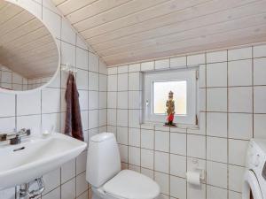 Koupelna v ubytování Holiday Home Madsen - 500m from the sea by Interhome