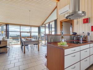 Restaurace v ubytování Holiday Home Malila - 400m to the inlet in The Liim Fiord by Interhome
