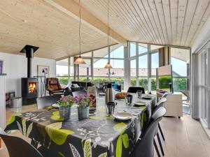Restaurace v ubytování Holiday Home Guthmar - 350m to the inlet in The Liim Fiord by Interhome
