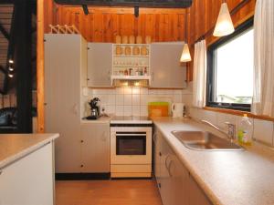 Kuchyň nebo kuchyňský kout v ubytování Holiday Home Iana - 100m to the inlet in The Liim Fiord by Interhome