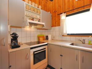 Kuchyň nebo kuchyňský kout v ubytování Holiday Home Iana - 100m to the inlet in The Liim Fiord by Interhome