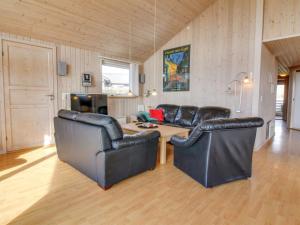 Posezení v ubytování Holiday Home Amiira - 350m to the inlet in The Liim Fiord by Interhome