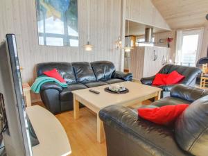 Posezení v ubytování Holiday Home Amiira - 350m to the inlet in The Liim Fiord by Interhome