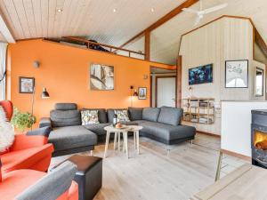 Posezení v ubytování Holiday Home Mervi - 300m to the inlet in The Liim Fiord by Interhome