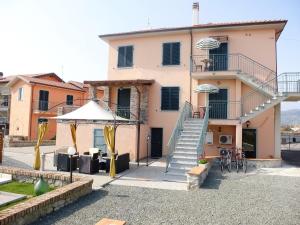 a building with a staircase in front of it at La Fonda Casa Vacanze in Santo Stefano di Magra