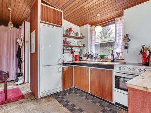 Kuchyň nebo kuchyňský kout v ubytování Holiday Home Lavrens - 200m from the sea by Interhome