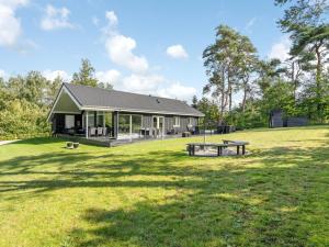 Zahrada ubytování Holiday Home Adela - 1km from the sea by Interhome