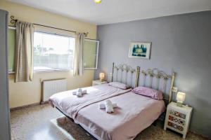 Posteľ alebo postele v izbe v ubytovaní Bal-30E - traditionally furnished detached villa with peaceful surroundings in Benissa