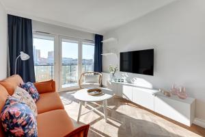 Posezení v ubytování Seaside Amber Apartment with AC by Blue Mandarin