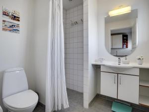 Koupelna v ubytování Apartment Catalin - 10m from the sea by Interhome