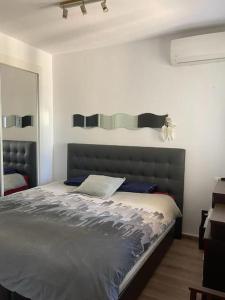 Postel nebo postele na pokoji v ubytování Mi descanso La Cala de Mijas