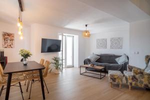 a living room with a couch and a table at Apartamento Essence by Solset in Frigiliana